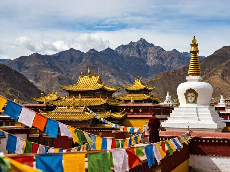 青海不只有风景!走进塔尔寺和藏族村落,触摸高原上最虔诚的灵魂