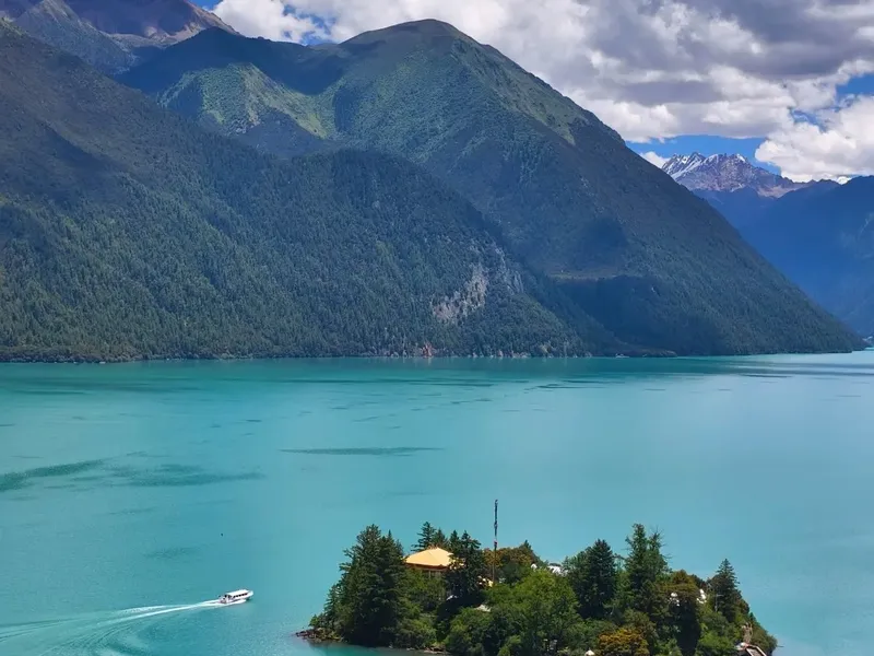 巴松錯旅遊攻略：林芝的綠寶石聖湖（含環湖）