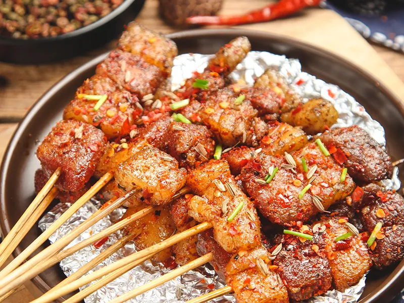 新疆美食攻略:从乌鲁木齐到喀什,舌尖上的西域风味全景指南