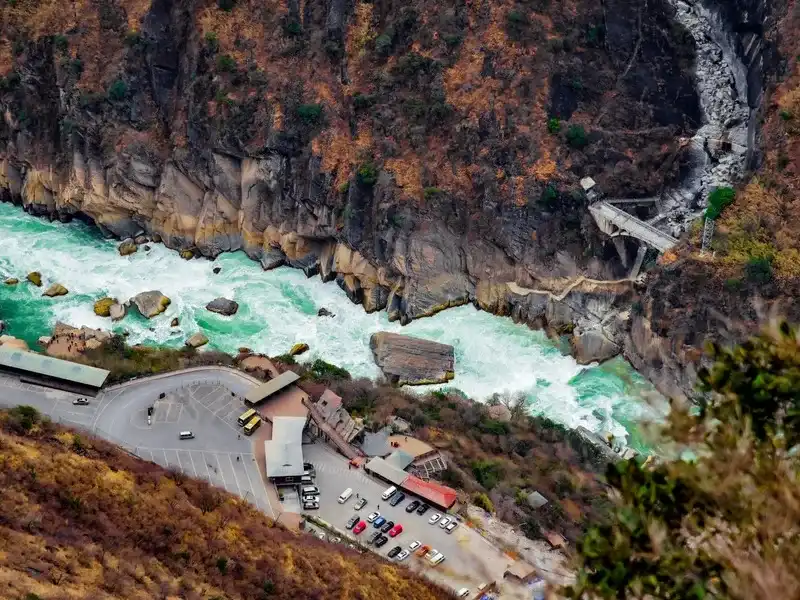 虎跳峽徒步+玉龍雪山全攻略：雲南戶外精華一網打盡
