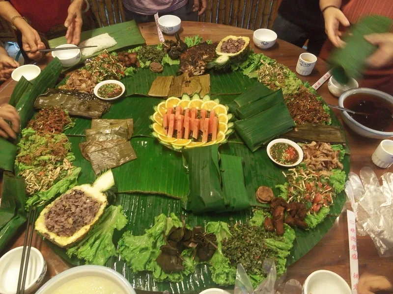 芒市傣味怎麼吃？撒撇、鬼雞、綠葉宴、泡魯達，兩天怎麼吃完不踩雷 - 景點攻略